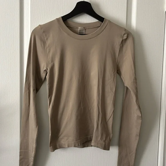 Sunday Best Top - Picture 2 of 3